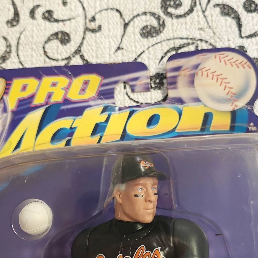 Hasbro Pro Action Baseball - Picture 6 of 10